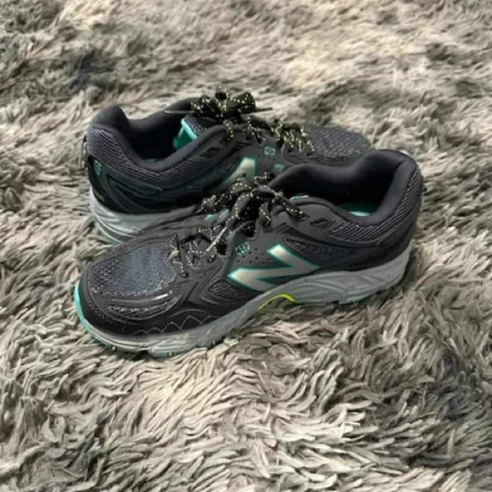 New Balance Black and Aqua Running Shoes